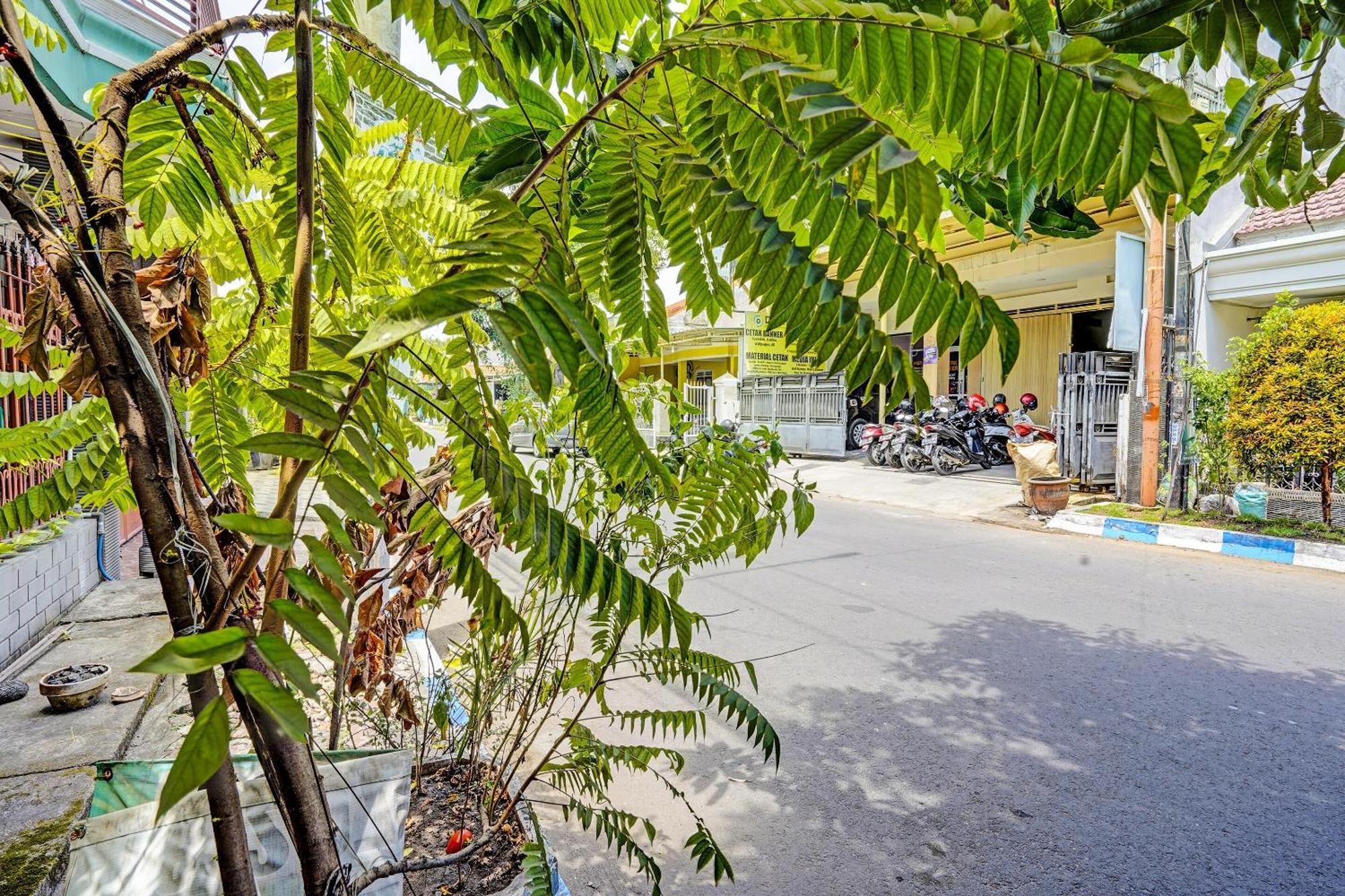 Spot On 91716 Kost Yy Syariah 호텔 Mojokerto 외부 사진