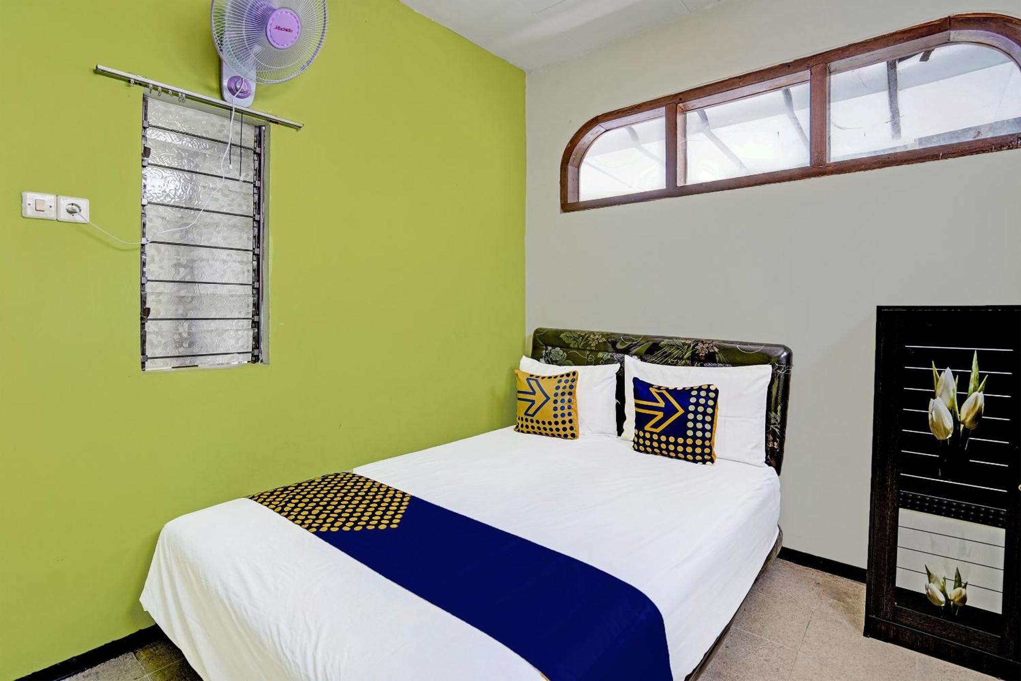 Spot On 91716 Kost Yy Syariah 호텔 Mojokerto 외부 사진