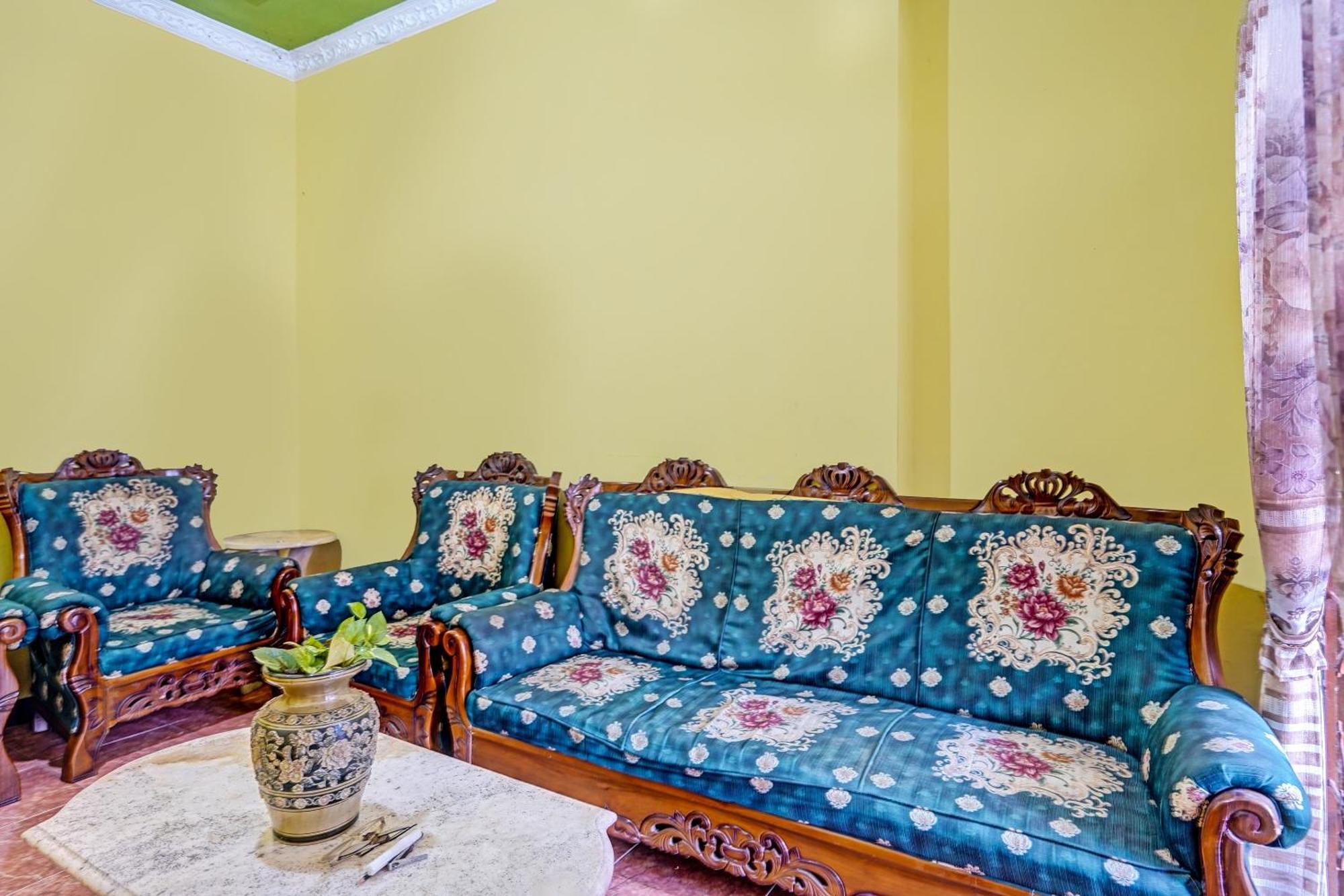 Spot On 91716 Kost Yy Syariah 호텔 Mojokerto 외부 사진