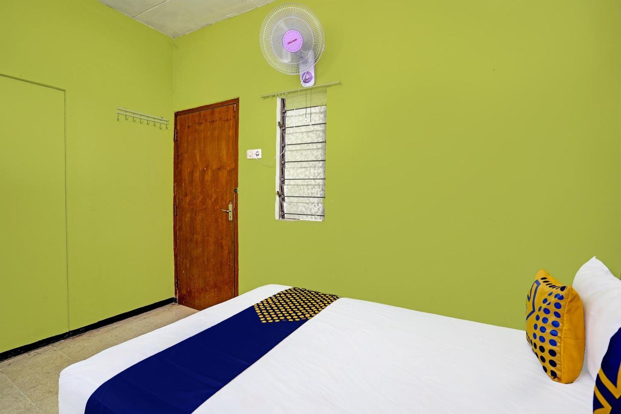 Spot On 91716 Kost Yy Syariah 호텔 Mojokerto 외부 사진